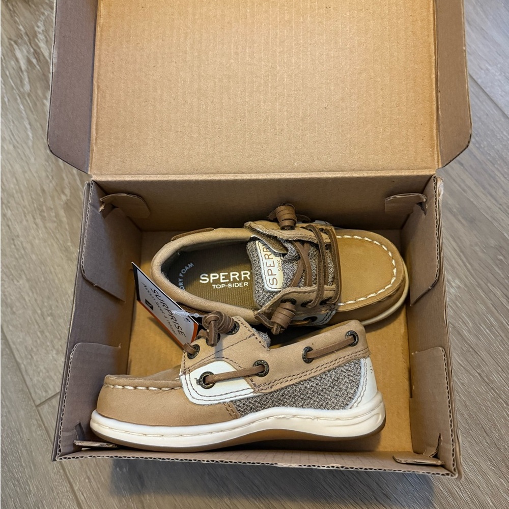 New in box - Sperry Kids Songfish Boat Shoes 6M